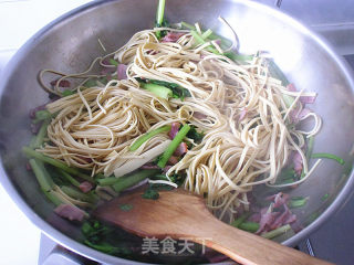 Stir-fried Thousand Pieces of Bacon and Celery recipe