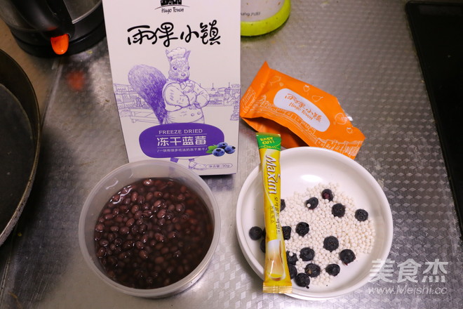 Blueberry Sago Honey Soy Milk Tea recipe