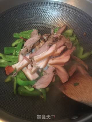 Stir-fried Pork Head with Green Pepper recipe