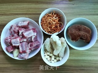 Hericium, Cordyceps Flower and Bamboo Fungus Pork Rib Soup recipe