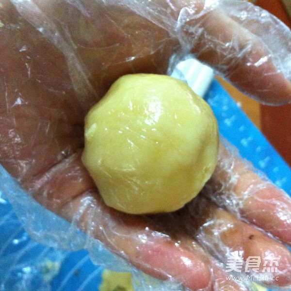 Cantonese Creamy Coconut Mooncake recipe