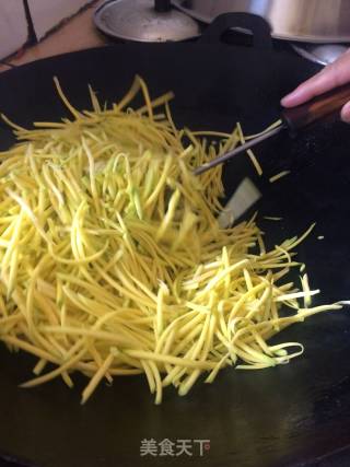 Stir-fried Rice Noodles with Green Pumpkin recipe