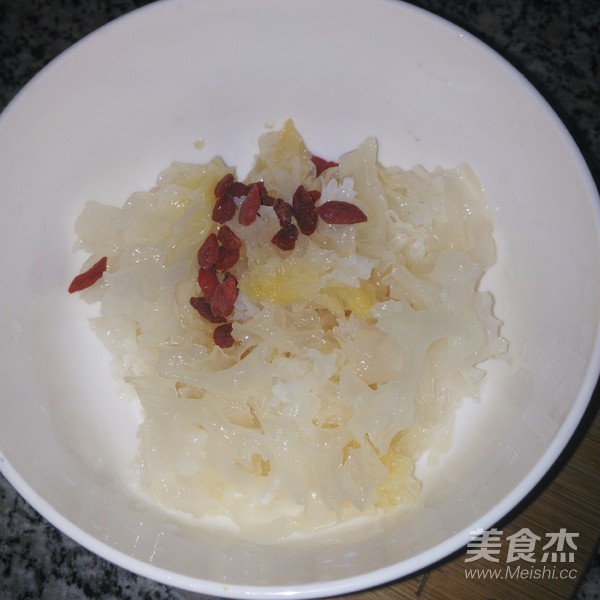 Chinese Wolfberry and White Fungus Soup recipe