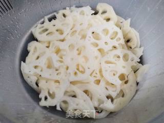 Fried Lotus Root Slices with Green Pepper recipe