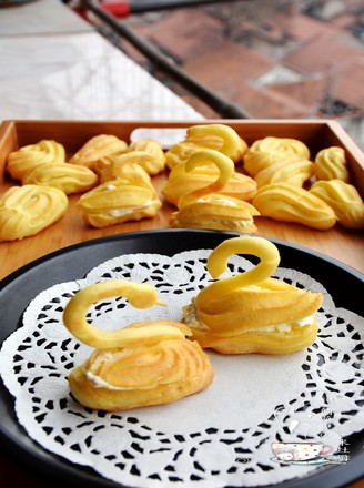 Creamy Swan Puffs