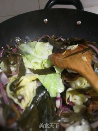 Stir-fried Cabbage with Sea Mushroom and Kelp recipe