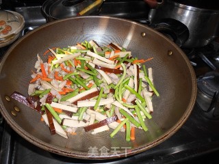 Garlic Stalks Fried Fragrant and Dried recipe