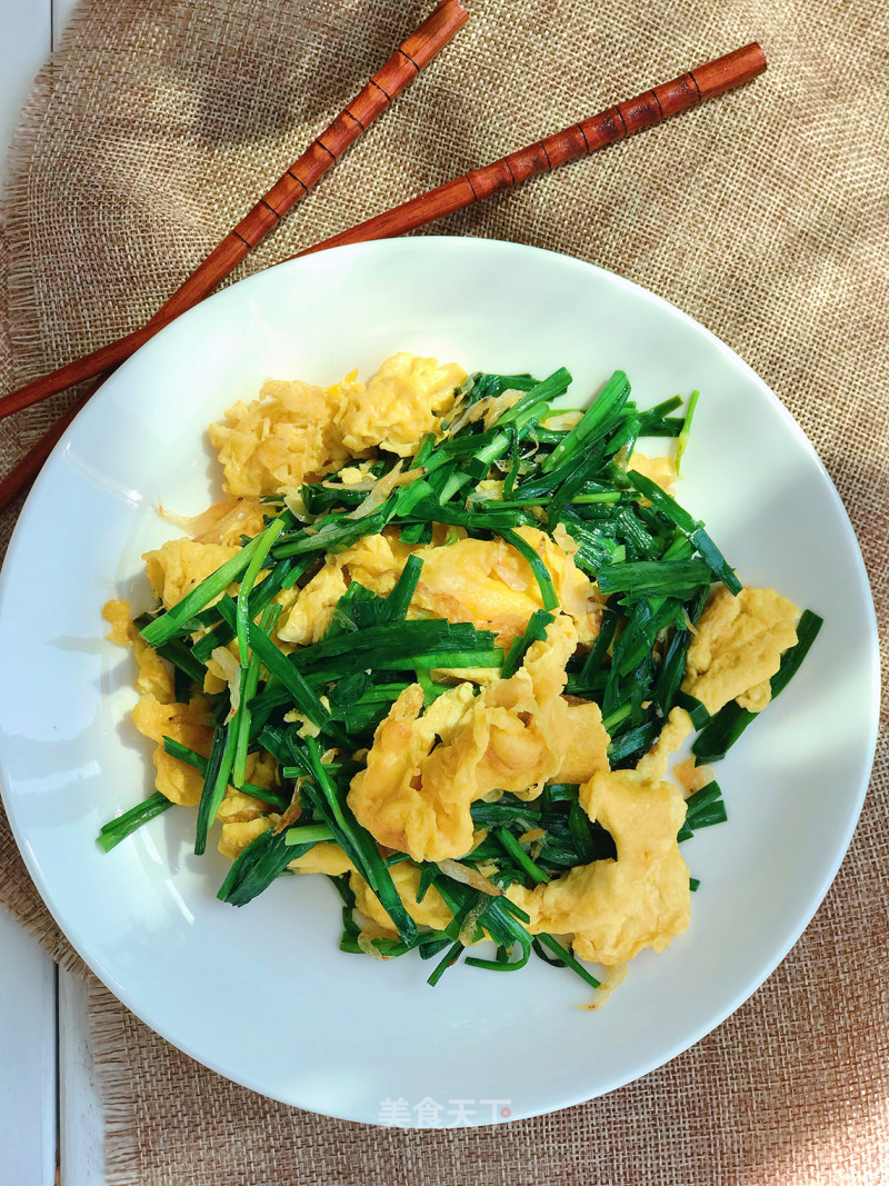 Scrambled Eggs with Leek and Shrimp Skin recipe