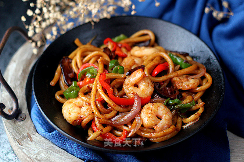 A Good Way to Make A Good Taste [udon Noodles with Stir-fried Vegetables and Soy Sauce] recipe
