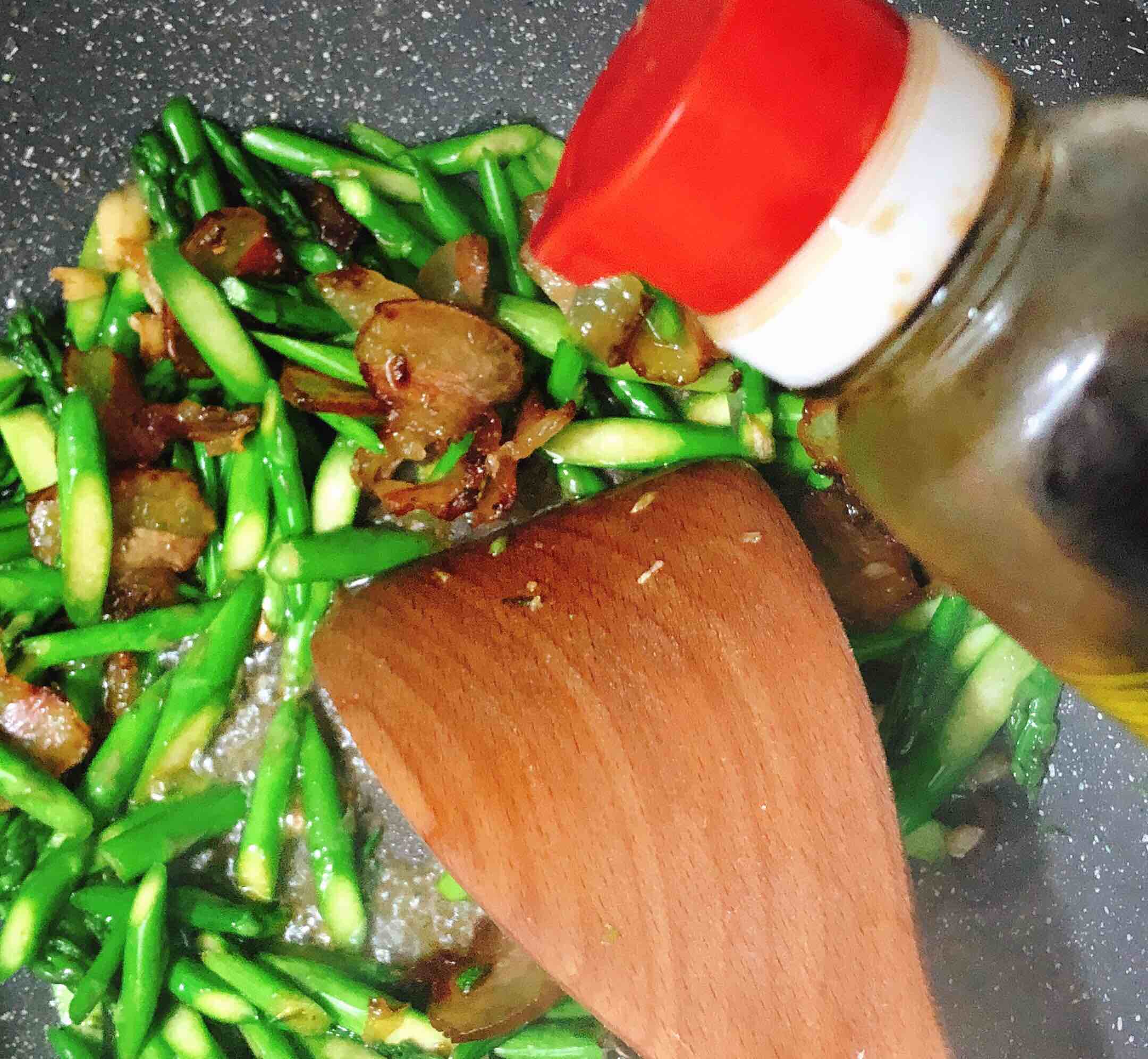 Stir-fried Bacon with Asparagus recipe