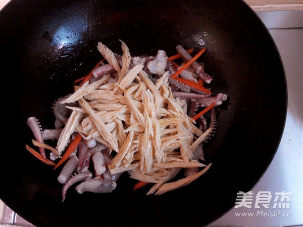 Fried Squid Head with Yuba recipe