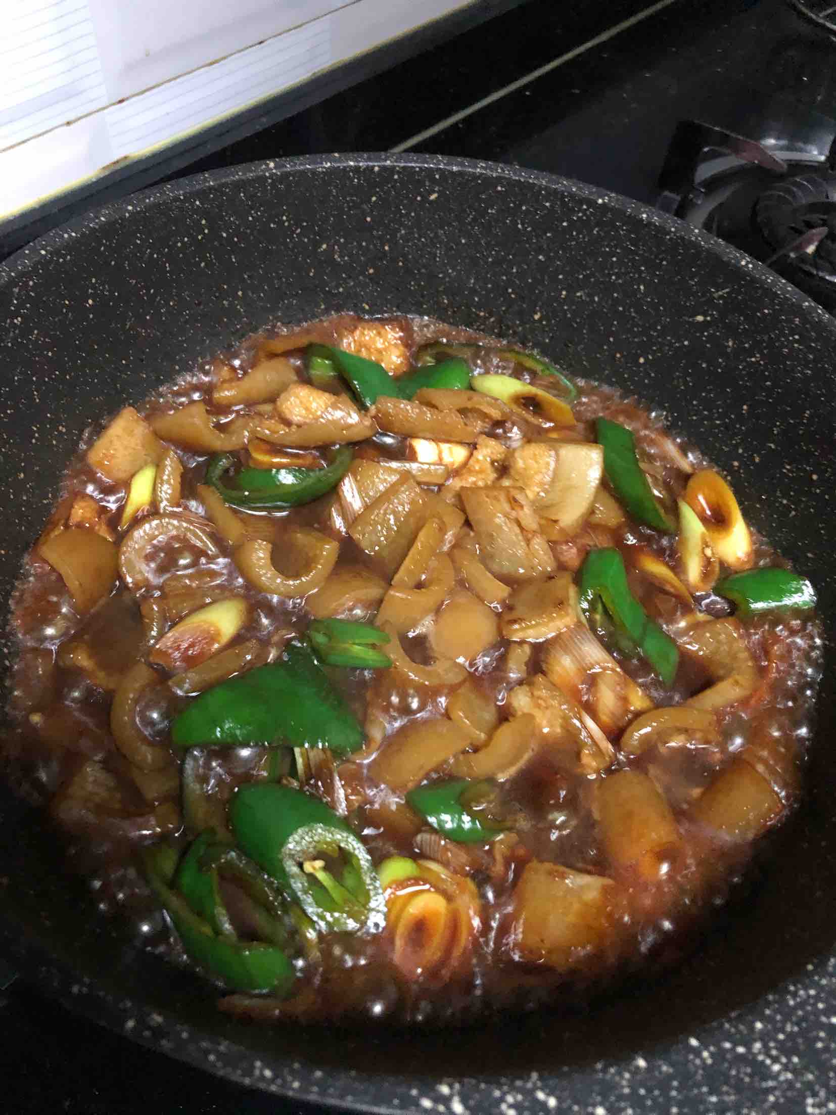 Stir-fried Pork Skin with Hot Pepper and Garlic recipe