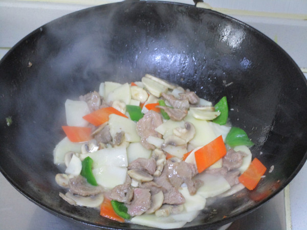Stir-fried Pork with Fresh Bamboo Shoots and Mushrooms recipe