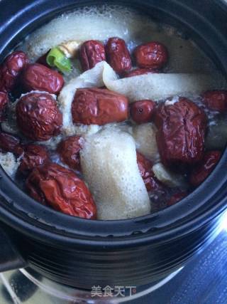 Black-bone Chicken Soup with Bamboo Fungus and Red Dates recipe