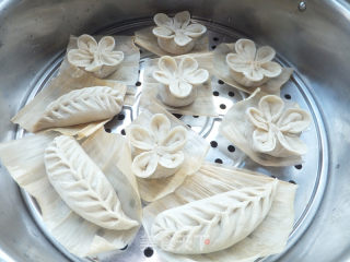 Steamed Dumplings with Mung Bean Noodles recipe