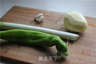 Stir-fried Beef with Hot Pepper and Potato Chips recipe