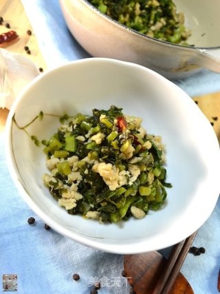 Griddle with Minced Pork and White Radish Leaves recipe