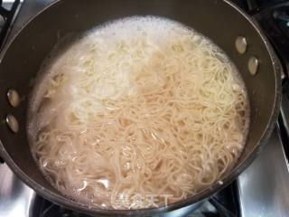 Fried Noodles with Egg Skin recipe