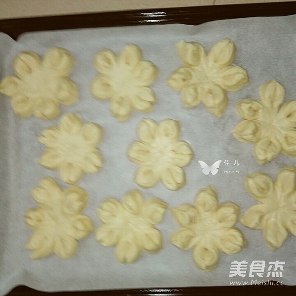 Cream Cheese Flower Bread recipe