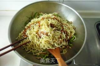 Fried Noodles with Cumin, Green Pepper and Shredded Pork recipe