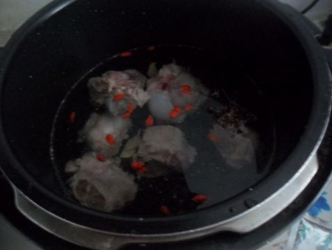 Wolfberry Pork Bone Soup recipe