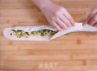 The Leek Box Made by The Combination of Flour and Wuzhen Powder Has A Thin Skin and Sufficient Filling, Which is Strong and Refreshing. It Can Also Prevent Leek from Hurting The Stomach! The Steps are Super Detailed! recipe