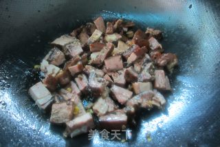 Stir-fried Smoked Duck Leg with Pickled Beans recipe