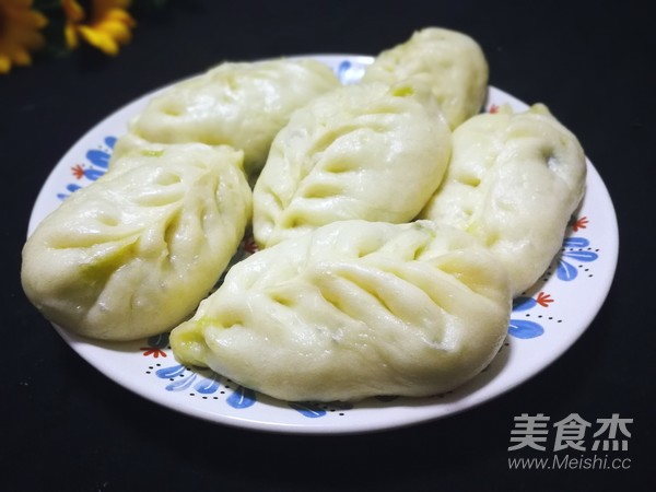 Three Fresh Buns with Willow Leaf Su recipe