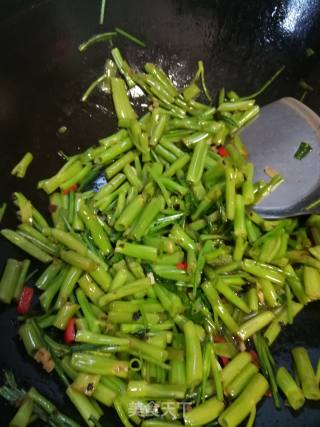 Stir-fried Spinach Head with Tempeh and Garlic recipe