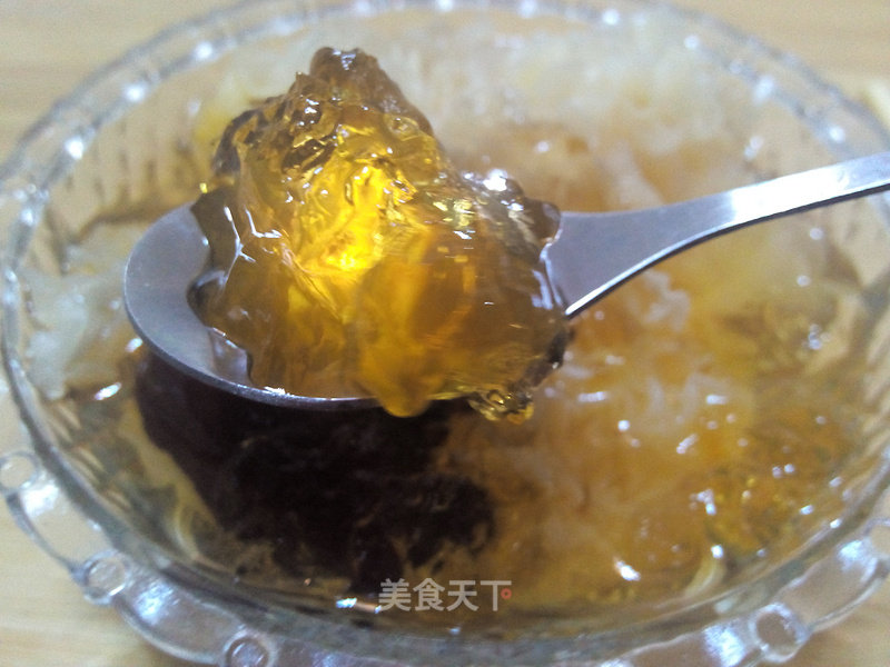 Stewed Tremella with Peach Gum recipe