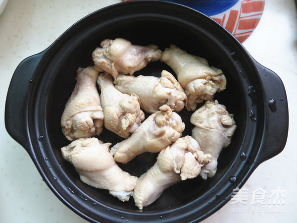 Stewed Chicken Wing Roots in Casserole recipe