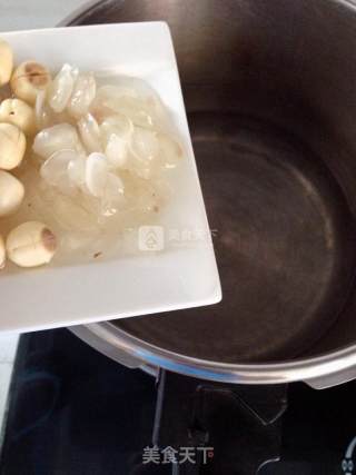 Saponin Rice, Fig and Tremella Soup recipe
