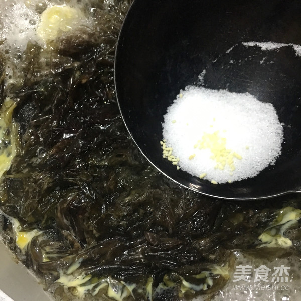 Egg Seaweed Soup recipe