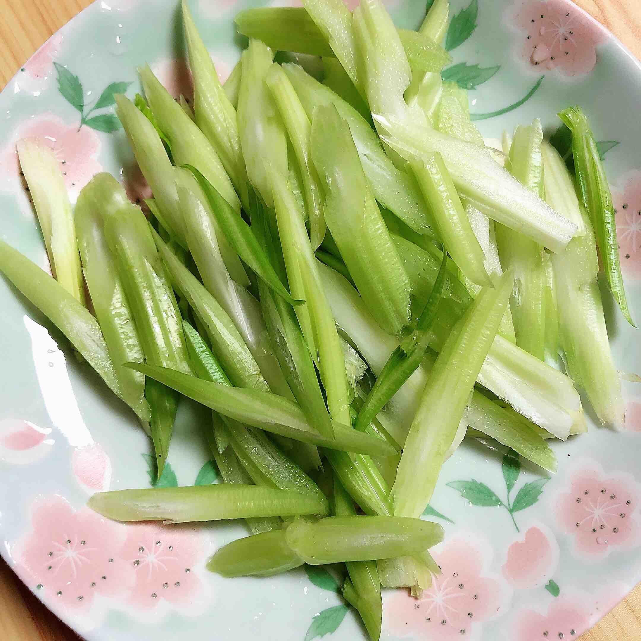 Spicy Celery Squid Rings recipe