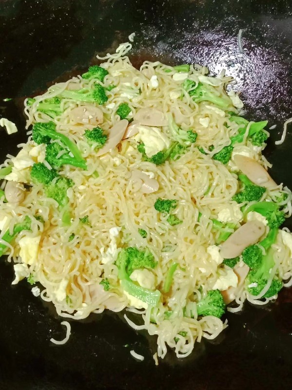 Stir-fried Cheese Noodles with Ham and Egg recipe