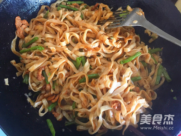 Braised Noodles with Beans recipe