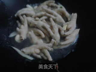 Date-flavored Chicken Feet recipe