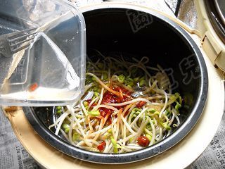 Bean Sprouts Braised Noodles recipe
