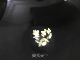 Fried Lily with Cuttlefish Glue recipe