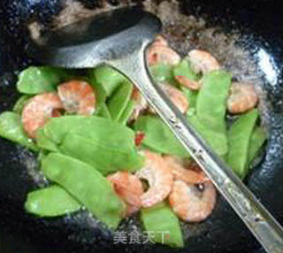 Fried Lentils with Headless Shrimp recipe