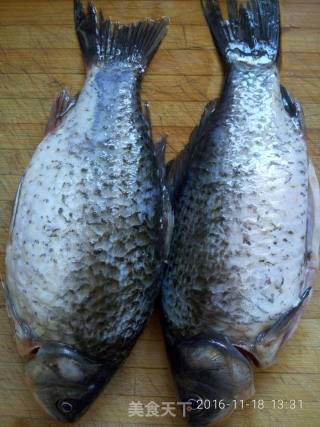 Simple Crucian Carp Stewed Tofu recipe