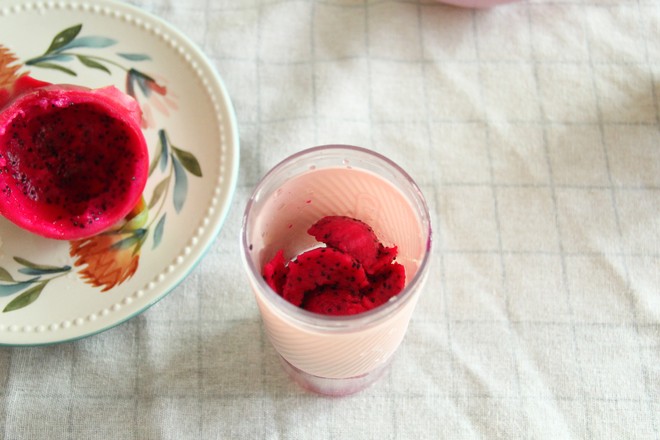 Apple Banana Pitaya Milkshake, Sprinkled with Oatmeal and Crispy, Rich in Ingredients recipe