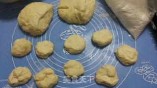 Low-oil and Low-sugar Red Bean Paste Buns (with Red Bean Paste) recipe