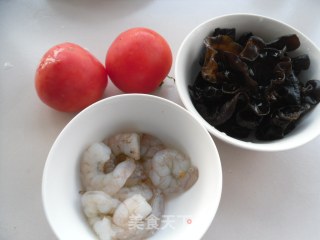 Stir-fried Shrimp with Fungus and Tomato recipe