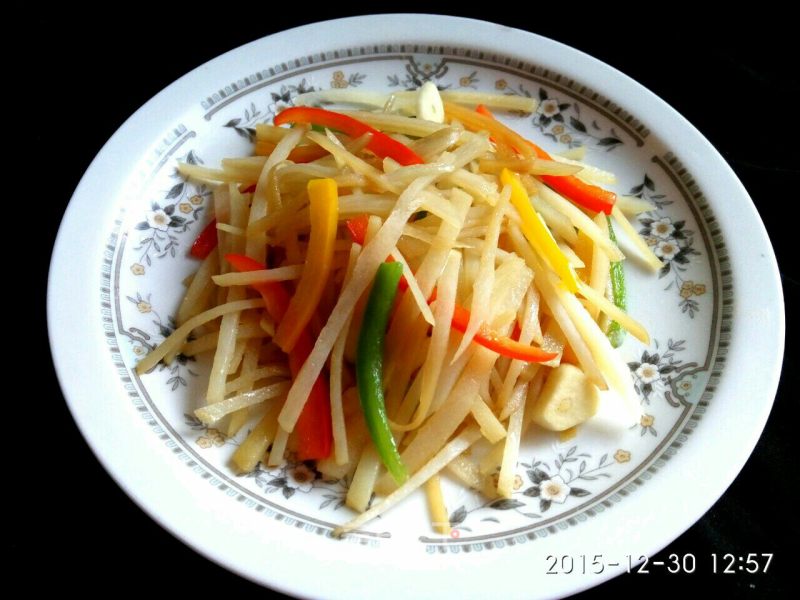 Stir-fried Potato Shreds with Bell Pepper recipe