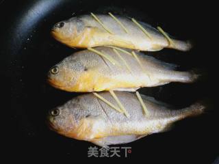 Pan Fried Small Yellow Croaker recipe