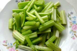 Fried Prawns with Celery recipe