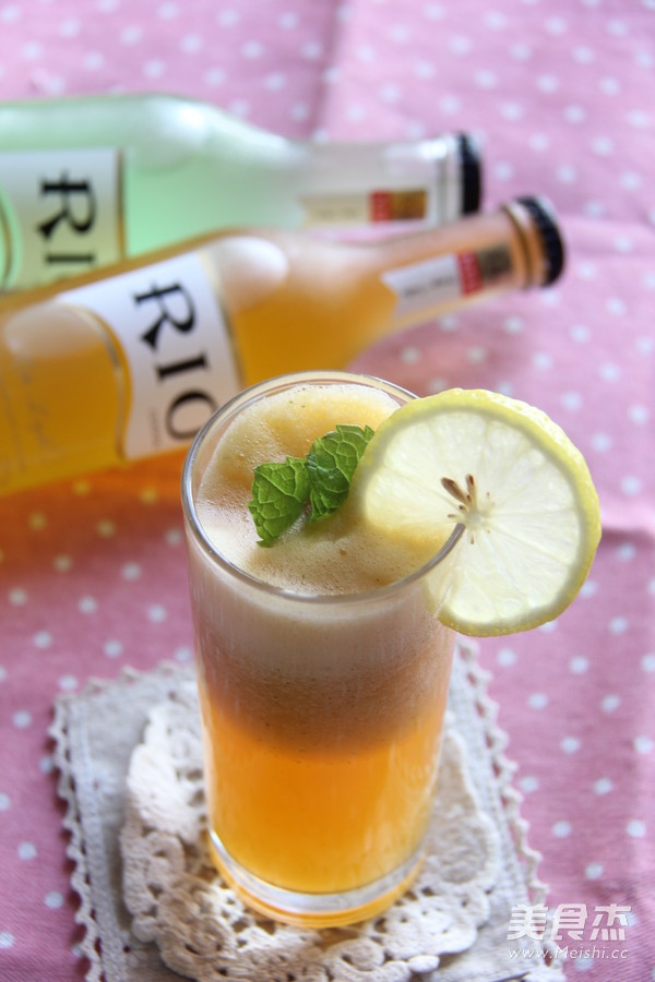 Rio Yellow Peach Cocktail recipe