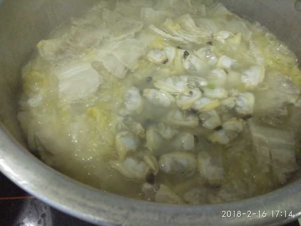 Pickled Cabbage and White Meat Clam Soup recipe