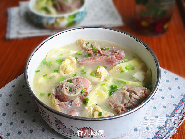 Salted Pork Trotters and Fresh Bamboo Shoots in Clay Pot recipe